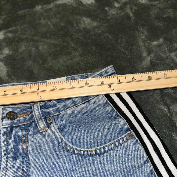 Vintage Unionbay Cut Off Shorts Women 7 Blue Denim Logo Cotton Mid Rise Beach - Picture 7 of 9